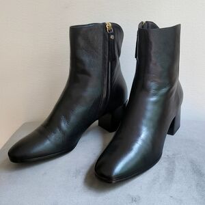 NWOB M. Gemi The Corsa block heel ankle boots in smooth black leather